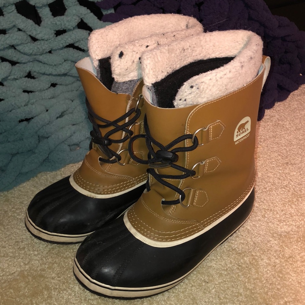 BIG KIDS SOREL BOOTS